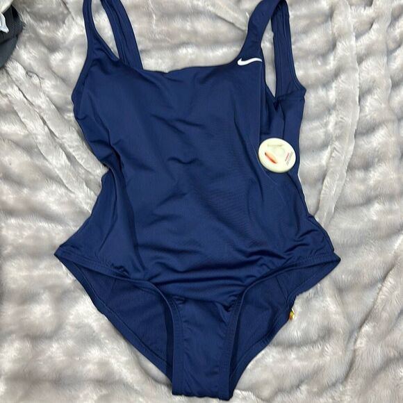Nike Essential U-Back One-Piece Swimsuit Women's Swimsuit Size XS - Picture 2 of 3